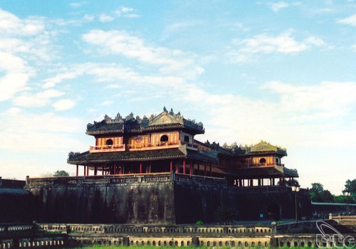 One-day tour of Hue imperial city - ảnh 2